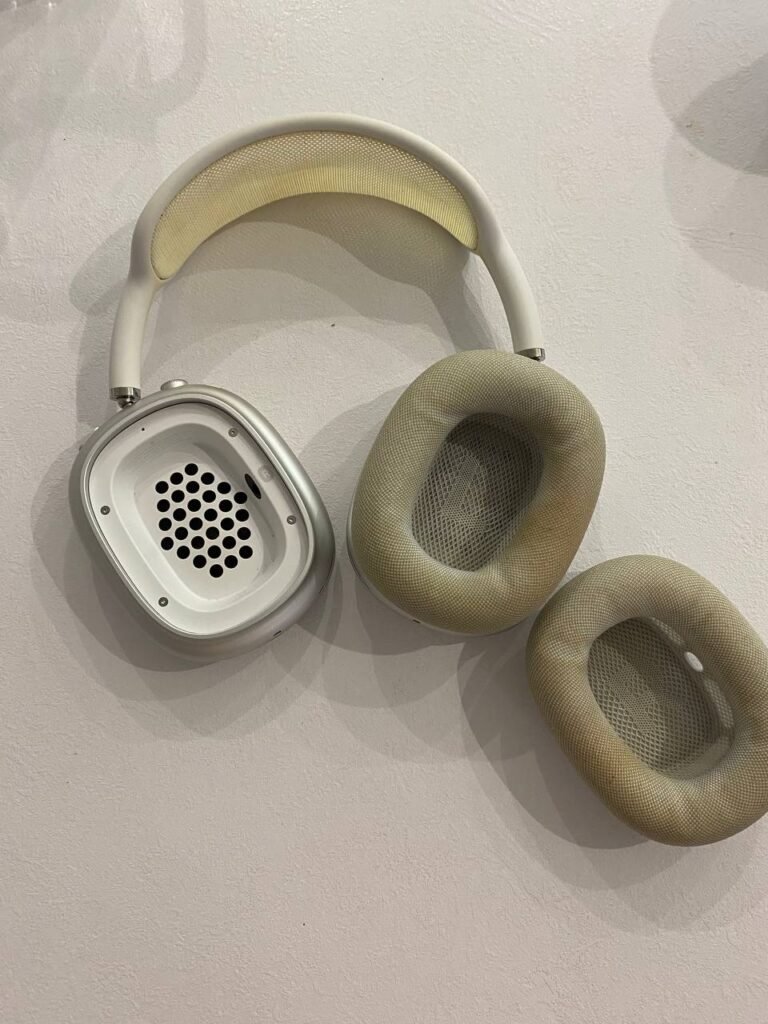 cleaning airpods max